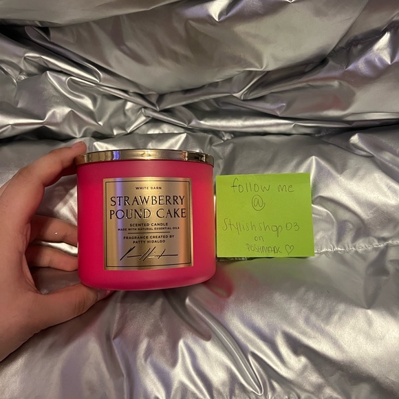 Bath and Body Works Strawberry Pound Cake 3 Wick Candle - Picture 1 of 3